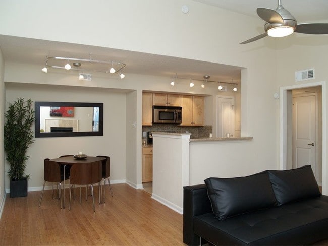 3204 Manchaca Rd, Unit 407 in Austin, TX - Building Photo - Building Photo