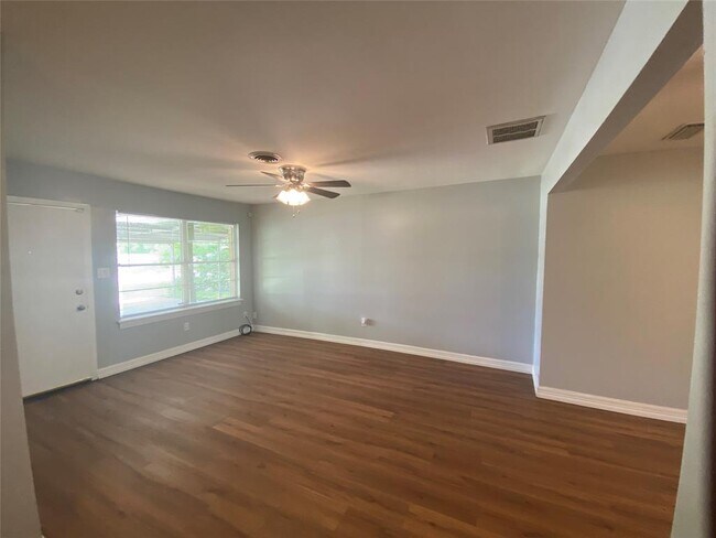 5910 Leon St in Houston, TX - Building Photo - Building Photo