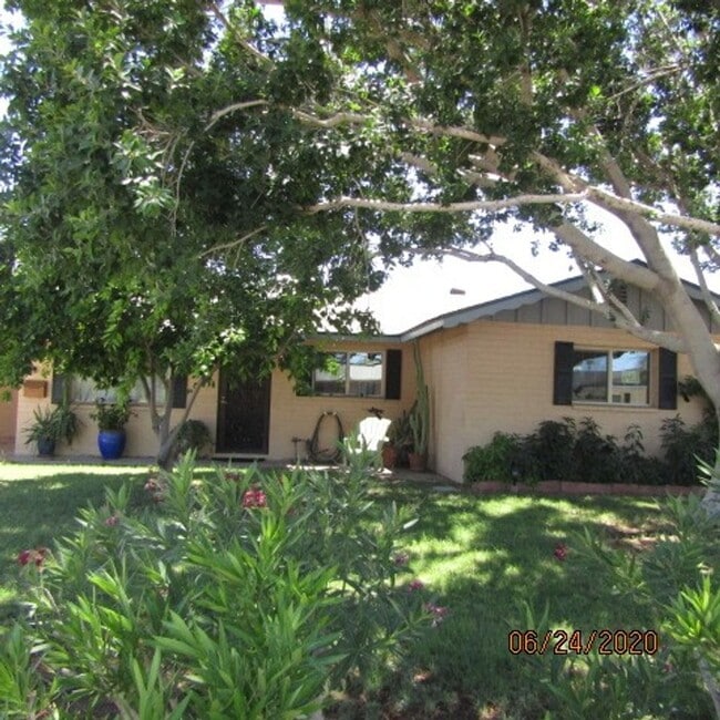 property at 803 W 18th St