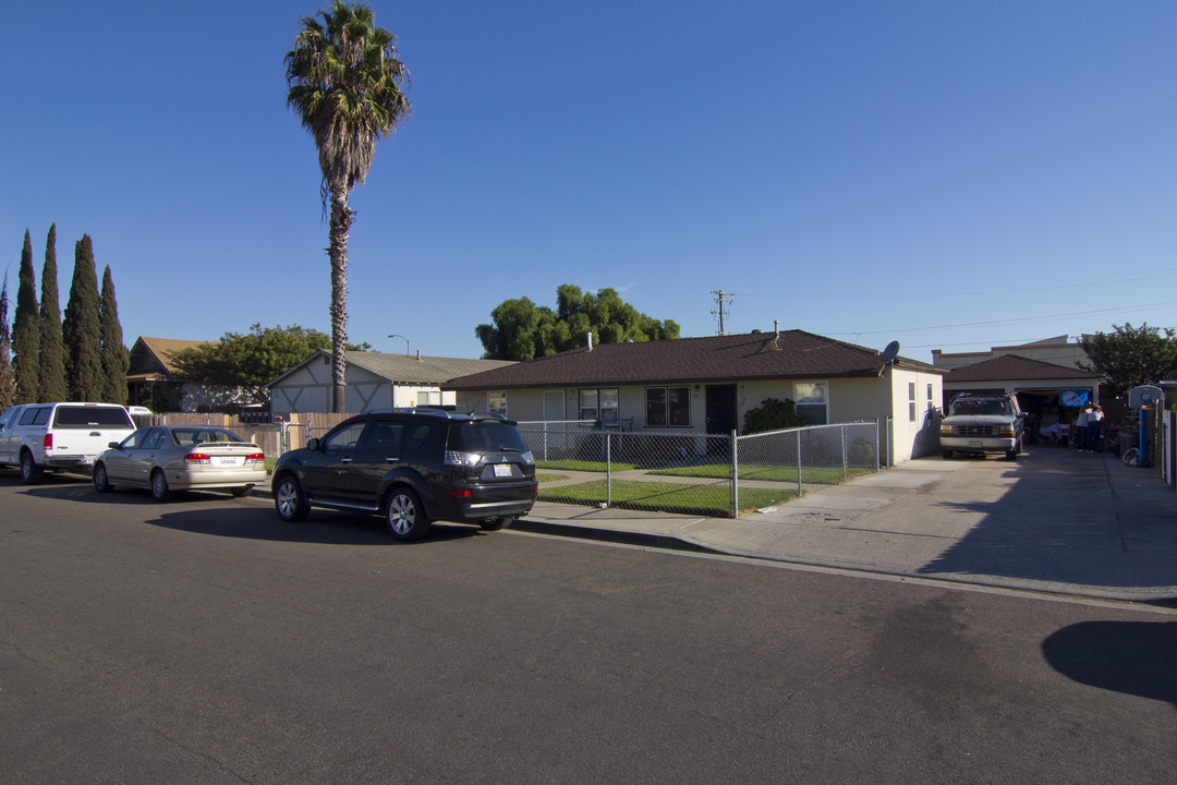 415-417 Zenith St in Chula Vista, CA - Foto de edificio