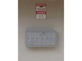 113 W Century Blvd in Los Angeles, CA - Building Photo