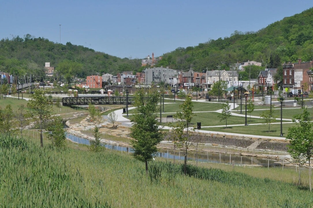 The Woods at Wyoming in Cincinnati, OH - Foto de edificio