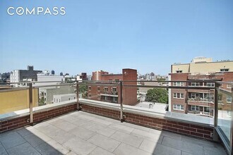 23-16 31st Ave in Queens, NY - Foto de edificio - Building Photo