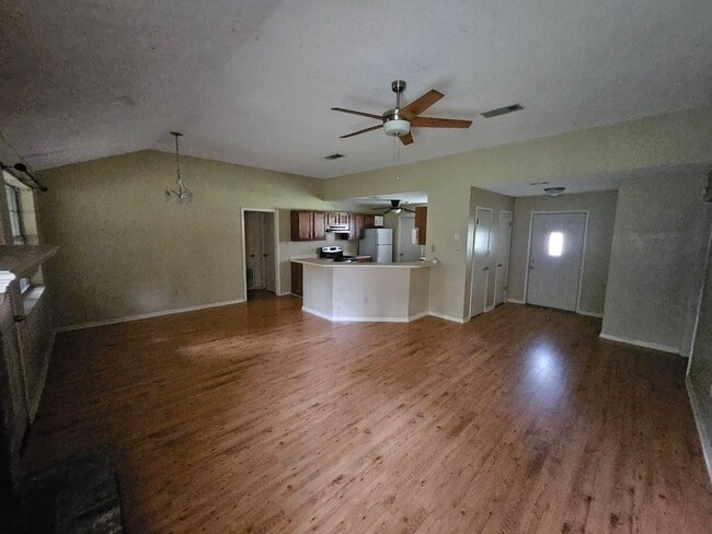 115 Burnley Dr in New Llano, LA - Building Photo - Building Photo