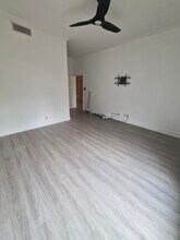 4040 Avondale Ave, Unit 304 in Dallas, TX - Foto de edificio - Building Photo