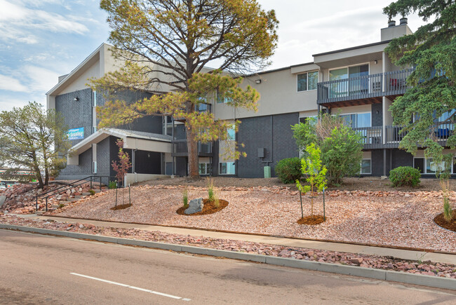 Peak View in Colorado Springs, CO - Foto de edificio - Building Photo