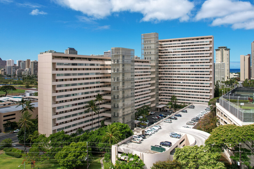 Ala Wai Plaza in Honolulu, HI - Foto de edificio