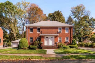 27 Payne Rd in Newton, MA - Building Photo