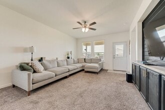 444 Windsail Ln in Azle, TX - Foto de edificio - Building Photo