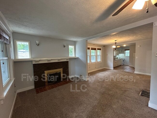 207 E Spruce St in Springfield, IL - Building Photo - Building Photo