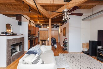 625 W Jackson Blvd, Unit 813 in Chicago, IL - Building Photo - Building Photo