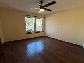 5024 Calle de Tierra NE in Albuquerque, NM - Building Photo - Building Photo