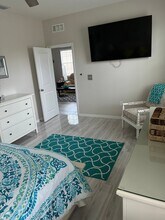 8332 Enclave Way, Unit 101 in Sarasota, FL - Building Photo - Building Photo
