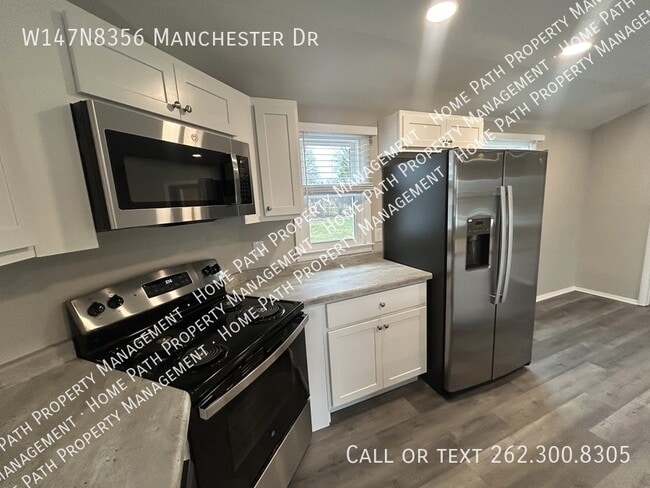 W147N8356 Manchester Dr in Menomonee Falls, WI - Building Photo - Building Photo