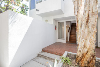 609 Ashland Pl N, Unit 609 Ashland Ave. #2 in Santa Monica, CA - Building Photo - Building Photo