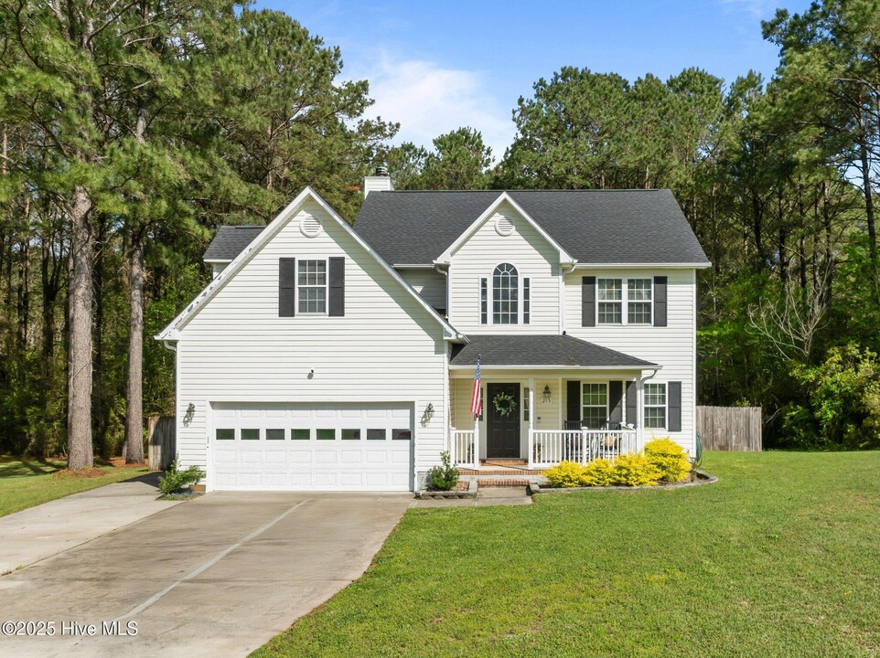 215 Bishop Dr in Jacksonville, NC - Building Photo