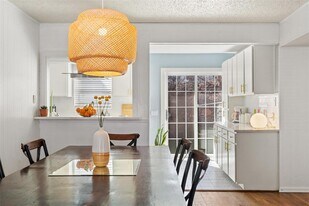 2105 Columbia Cove in Austin, TX - Building Photo