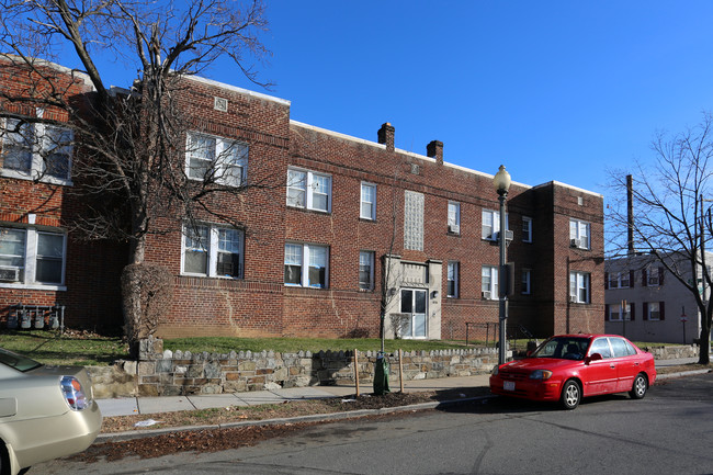 1516 Oates St NE in Washington, DC - Building Photo - Building Photo