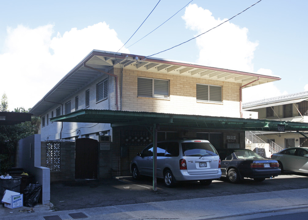 1222 Makaloa St in Honolulu, HI - Building Photo