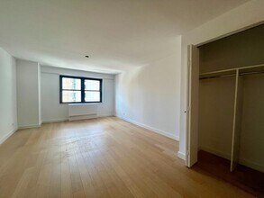222 E 39th St in New York, NY - Building Photo - Building Photo