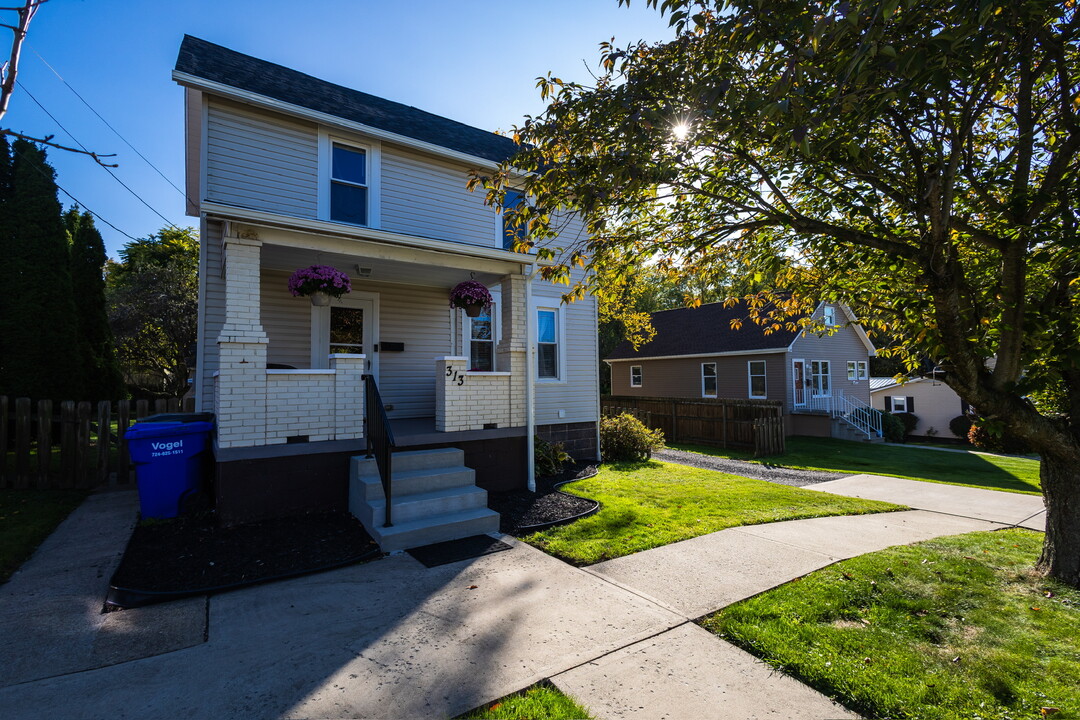 313 Pine St in Zelienople, PA - Foto de edificio