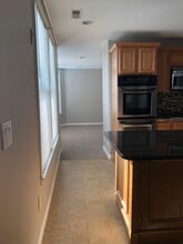 99 Orleans St, Unit B in Lowell, MA - Foto de edificio - Building Photo
