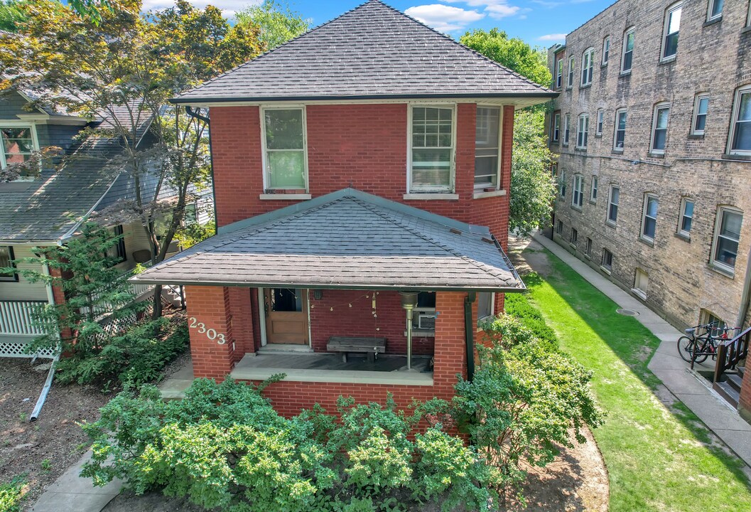 2303 Ridge Ave in Evanston, IL - Building Photo