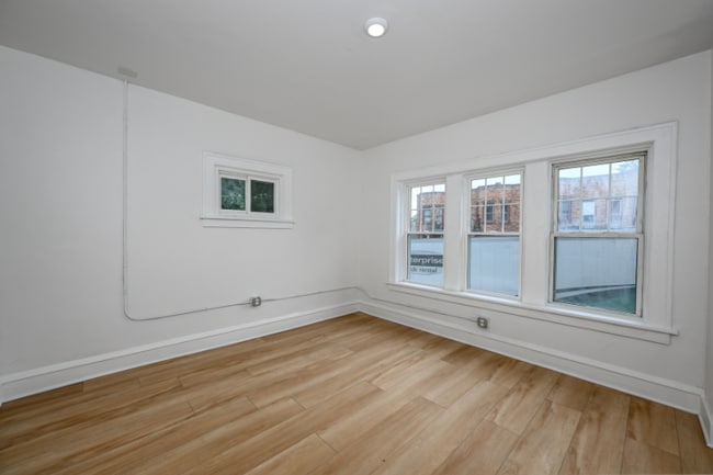 1384 W 83rd St, Unit 202 in Cleveland, OH - Building Photo - Building Photo