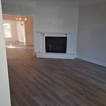 7404 Saint Charles Sq in Roswell, GA - Building Photo - Building Photo