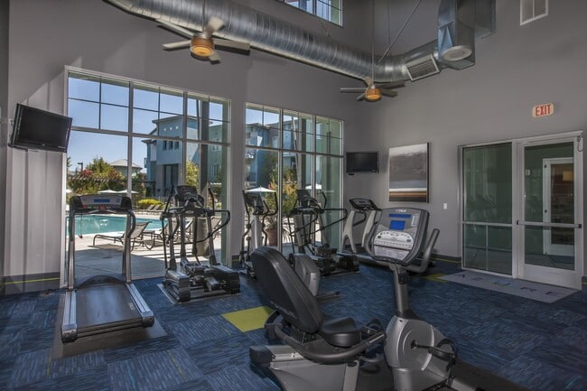 Azure Apartment Homes in Petaluma, CA - Foto de edificio - Building Photo
