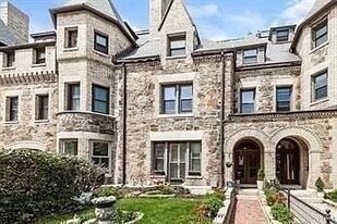 15 Garrison Rd, Unit 1 in Brookline, MA - Building Photo