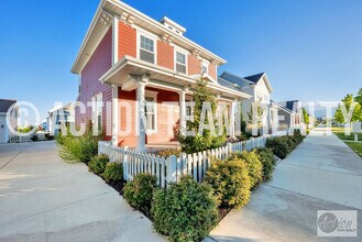 5171 W Dock St in South Jordan, UT - Building Photo - Building Photo