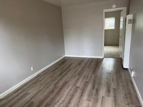 2050 Latham St, Unit 23 in Mountain View, CA - Building Photo - Building Photo