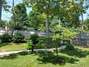 46 Stoneridge Cir in Stamford, CT - Building Photo - Building Photo