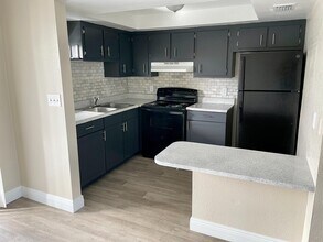 3481 Helena Dr-Unit -11 in Lake Worth, FL - Building Photo - Building Photo
