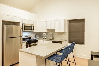 33 S 11th St in Philadelphia, PA - Building Photo - Building Photo