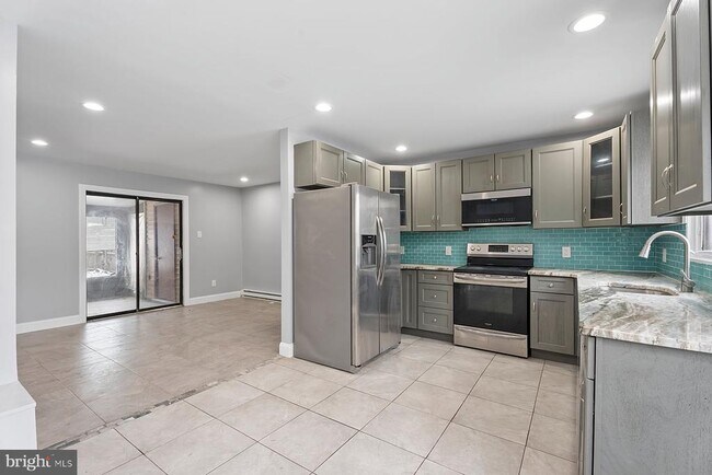 55 Presidential Dr in Gloucester Township, NJ - Building Photo - Building Photo