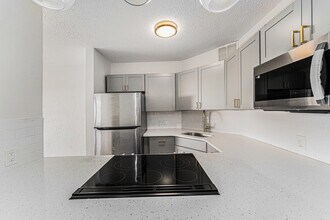 3315 58th Ave S, Unit #605 in St. Petersburg, FL - Building Photo - Building Photo