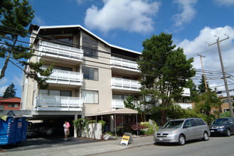 Hawthorne House Apartments in Seattle, WA - Building Photo - Building Photo