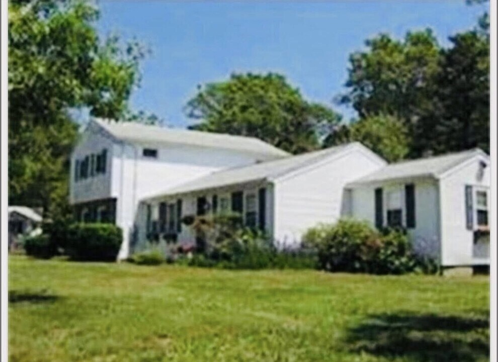 90 Wendward Way in Yarmouth, MA - Building Photo