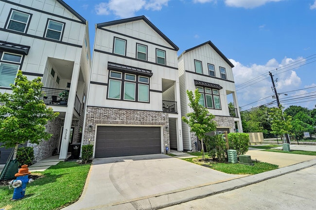 5341 Donovan Gardens Ln in Houston, TX - Foto de edificio - Building Photo