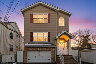 110-PT112 Redwood Ave in Paterson, NJ - Building Photo