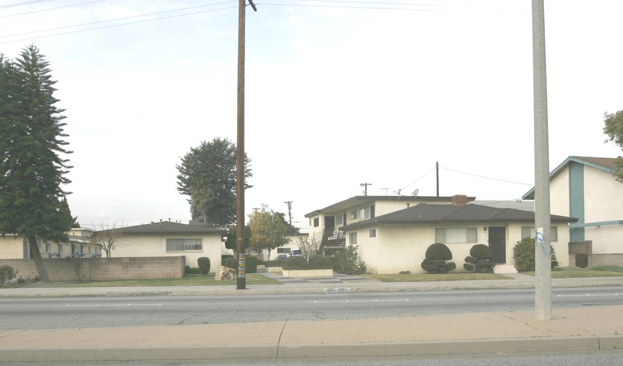 13823-13833 Studebaker Rd in Norwalk, CA - Foto de edificio