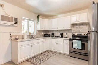 22 SE 13th Terrace in Dania Beach, FL - Building Photo - Building Photo