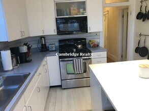 229 Harvard St in Cambridge, MA - Foto de edificio - Building Photo