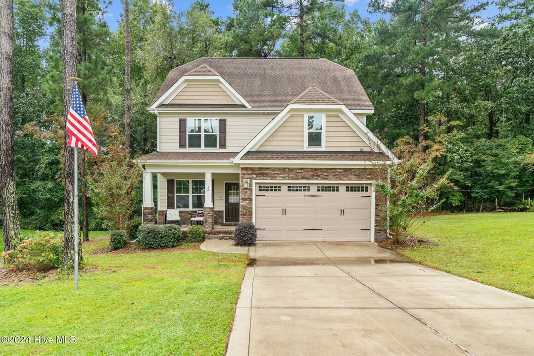 32 Waterside Cir in Spring Lake, NC - Building Photo