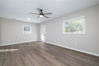 896 Oakland Dr SW in Atlanta, GA - Building Photo - Building Photo