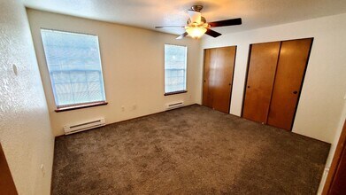 821 Kaiser Rd NW in Olympia, WA - Foto de edificio - Building Photo