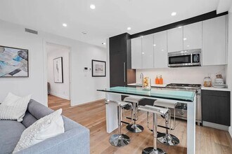 40 Huntington St in Brooklyn, NY - Building Photo - Building Photo