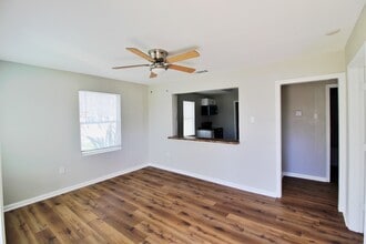 306 Pullen St in McGregor, TX - Building Photo - Building Photo